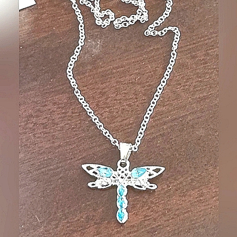 Dainty Dragonfly Necklace Blue accents matching silver 18-20"in chain NEW
